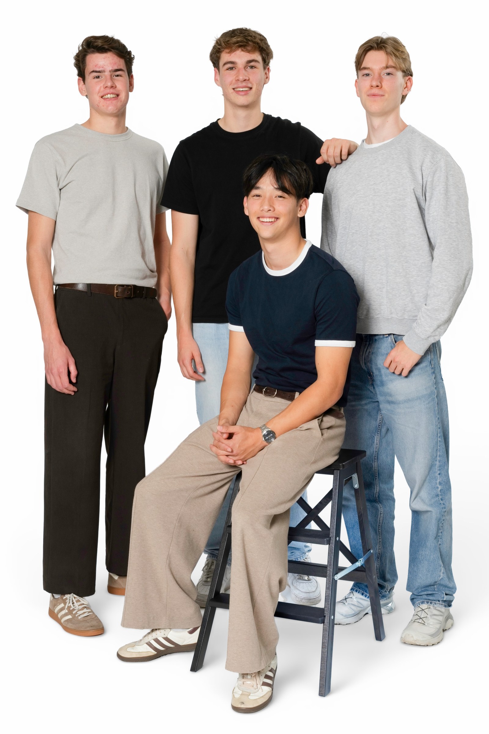 Quinten, Thom, Timo en Wisse van Klikstroom samen tegen een lichte achtergrond